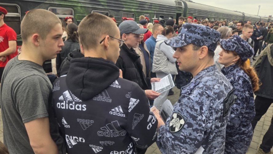 Росгвардейцы приняли участие во встрече тематического поезда Минобороны РФ «Сила в правде» 