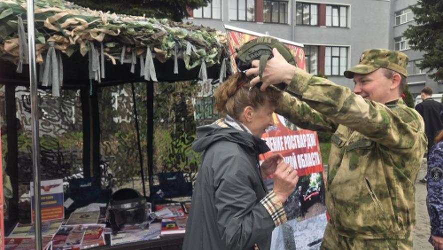 Росгвардейцы приняли участие во встрече тематического поезда Минобороны РФ «Сила в правде» 