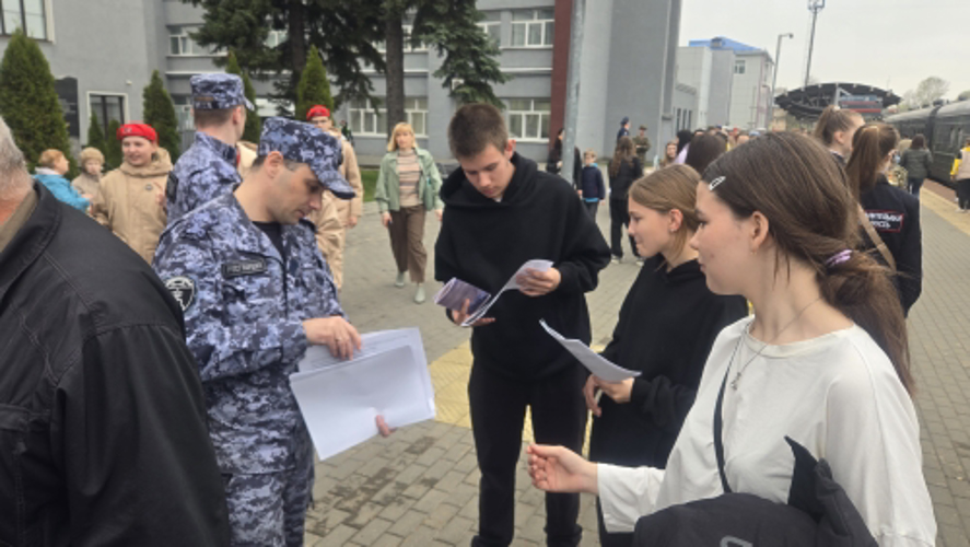 Росгвардейцы приняли участие во встрече тематического поезда Минобороны РФ «Сила в правде» 
