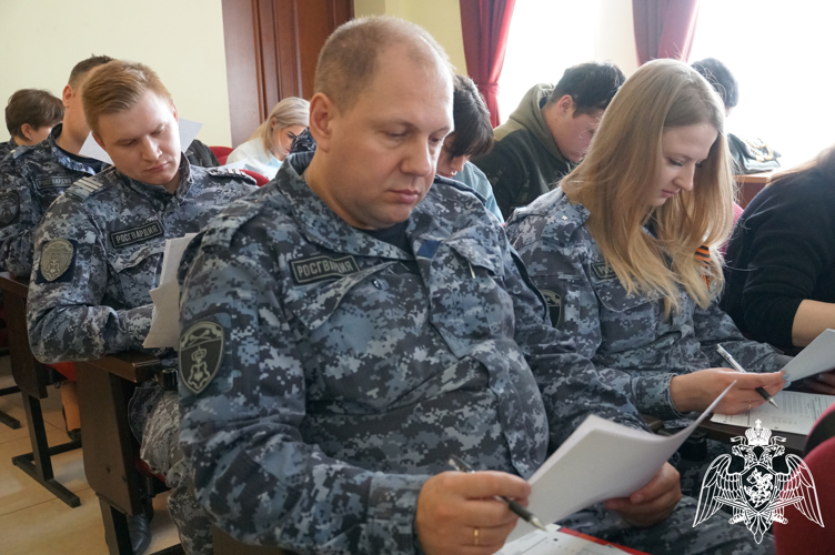 Сотрудники и военнослужащие Росгвардии написали «Диктант Победы» в Иванове