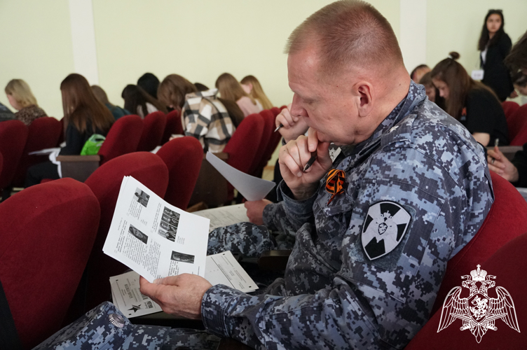 Сотрудники и военнослужащие Росгвардии написали «Диктант Победы» в Иванове