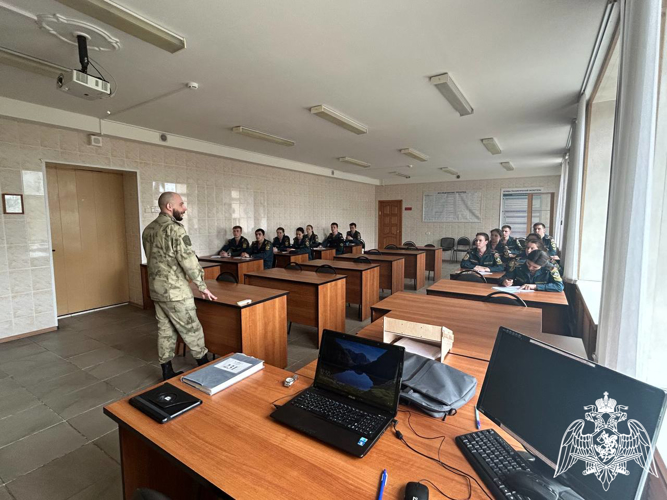 Офицер Росгвардии встретился с курсантам Академии МЧС в Иванове