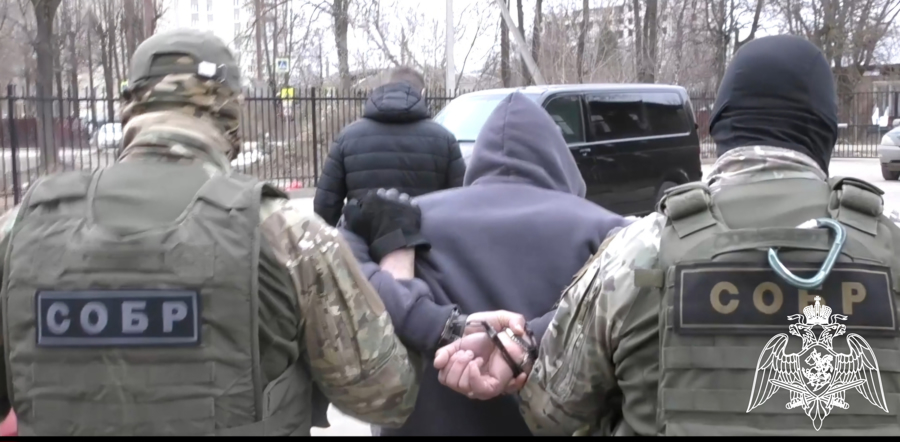 При силовой поддержке спецназа Росгвардии задержан житель Иваново за финансирование ВСУ (Видео)