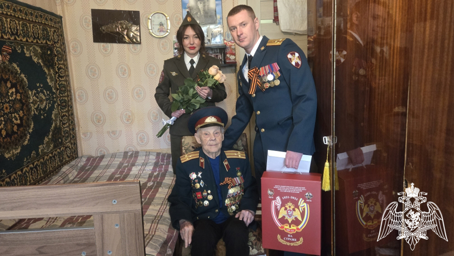 В преддверии празднования Дня Победы сотрудники Росгвардии поздравили ветеранов Великой Отечественной войны в Иванове