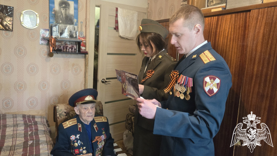 В преддверии празднования Дня Победы сотрудники Росгвардии поздравили ветеранов Великой Отечественной войны в Иванове