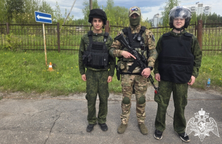Сотрудники Росгвардии приняли участие в проведении военно-патриотической игры "Зарница 2.0" в Ивановской области