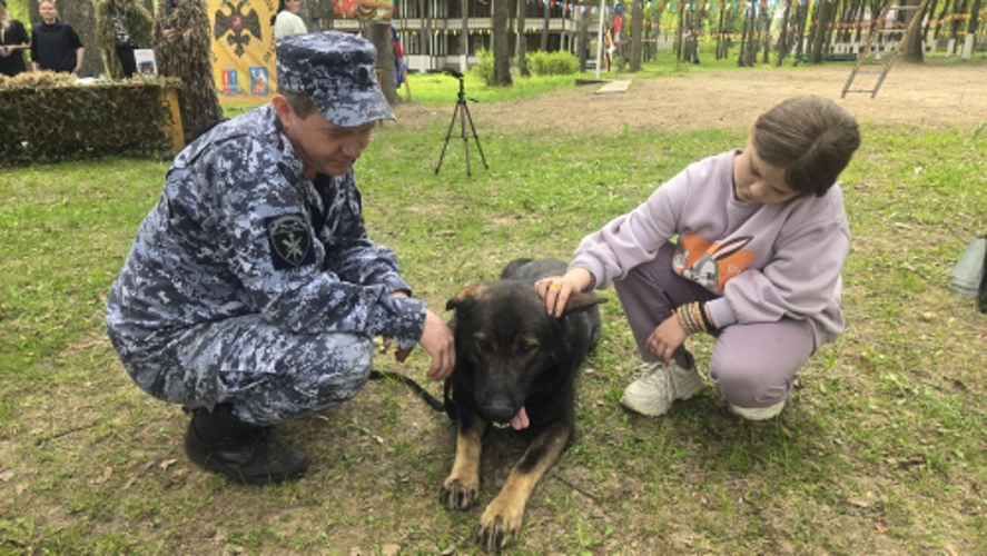 Спецназовцы Росгвардии стали почетными гостями на военно-патриотическом фестивале «Минувших лет живая память» в Ивановской области