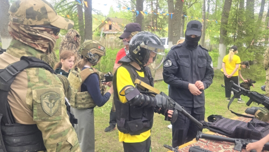 Спецназовцы Росгвардии стали почетными гостями на военно-патриотическом фестивале «Минувших лет живая память» в Ивановской области