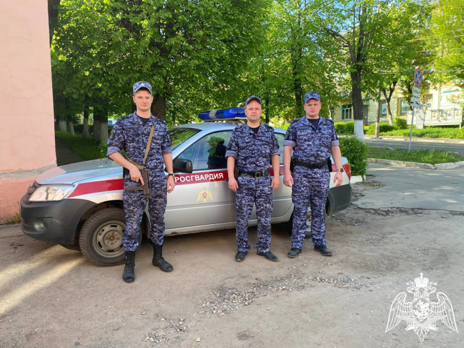 Сотрудники Росгвардии по горячим следам задержали подозреваемого в нанесении ножевых ранений в Фурманове