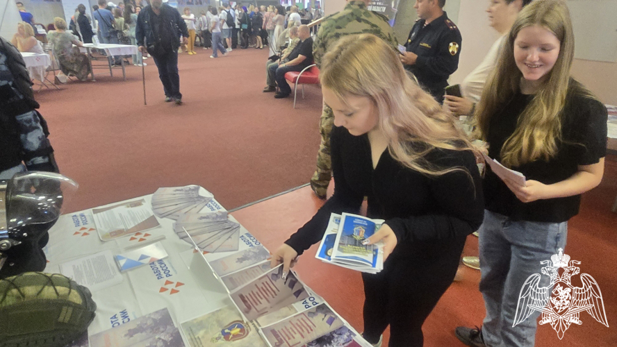 Росгвардия приняла участие во Всероссийской ярмарке трудоустройства в Иванове