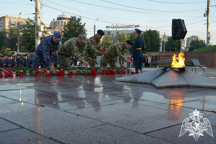 В Иванове военнослужащие и сотрудники Росгвардии приняли участие в мероприятиях, посвященных Дню памяти и скорби
