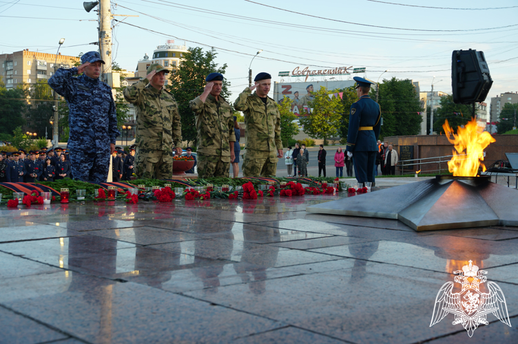В Иванове военнослужащие и сотрудники Росгвардии приняли участие в мероприятиях, посвященных Дню памяти и скорби