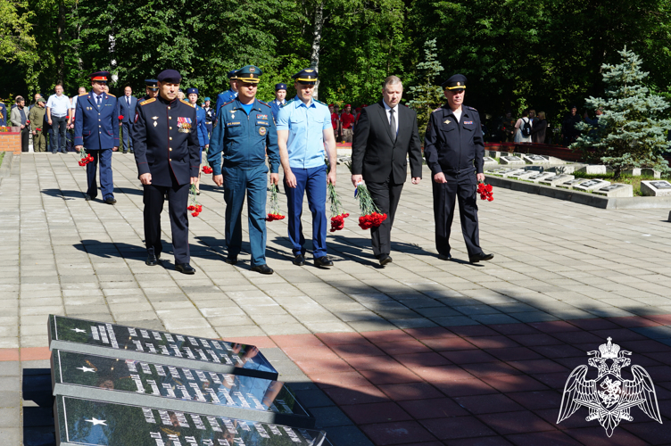 В Иванове военнослужащие и сотрудники Росгвардии приняли участие в мероприятиях, посвященных Дню памяти и скорби