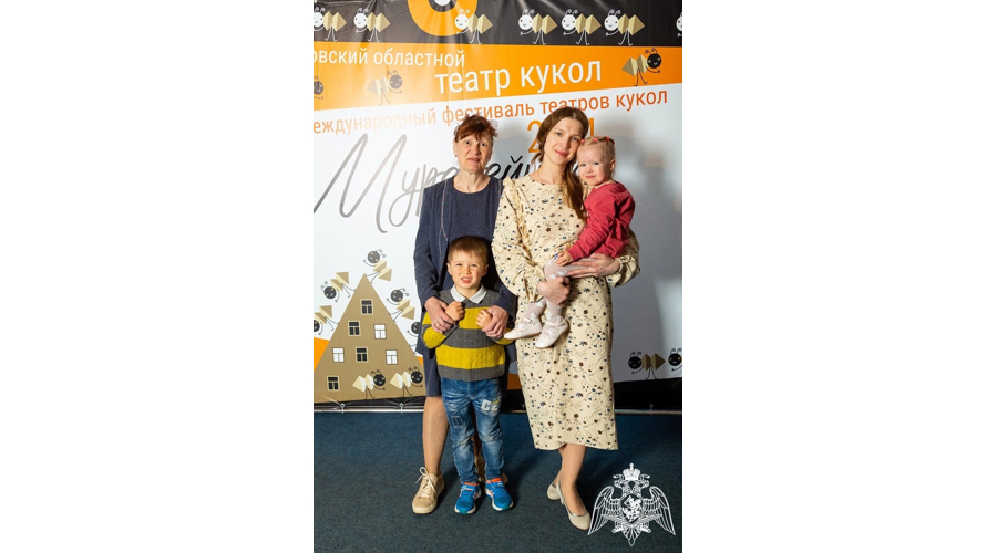 В Иванове дети росгвардейцев посетили кукольный театр