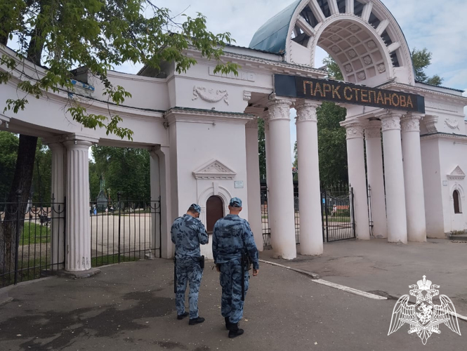 Сотрудники Росгвардии приняли участие в обеспечении безопасности Дня России в Иванове