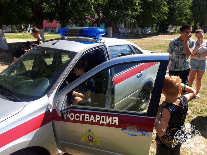 В рамках акции «Каникулы с Росгвардией» стражи правопорядка города Кинешмы Ивановской области провели интерактивные занятия с воспитанниками летних лагерей