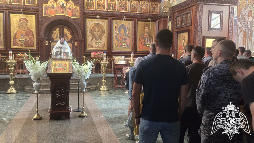 На Яблочный Спас росгвардейцы посетили торжественную службу в Иванове