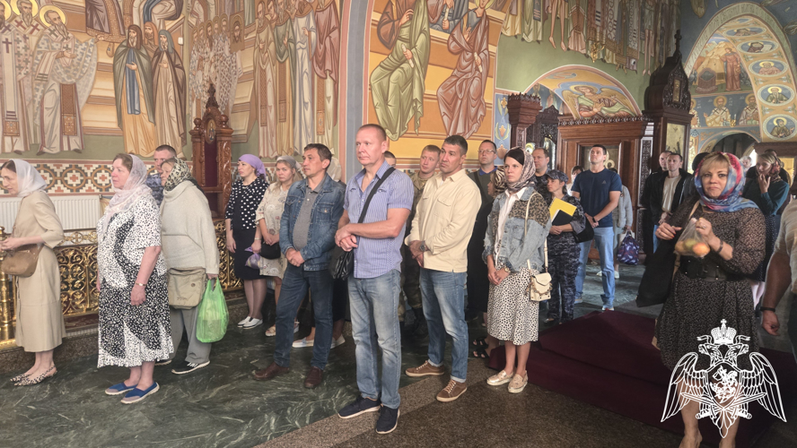 На Яблочный Спас росгвардейцы посетили торжественную службу в Иванове