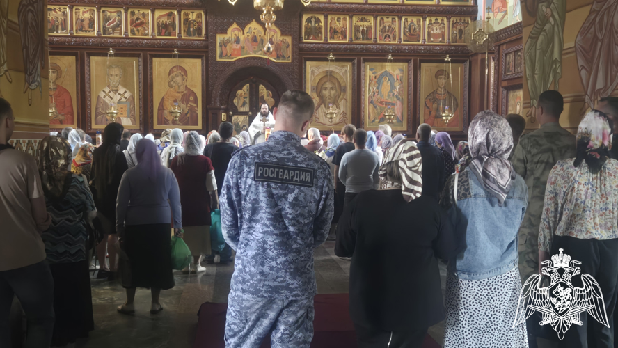 На Яблочный Спас росгвардейцы посетили торжественную службу в Иванове