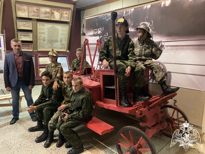 Росгвардейцы организовали для ивановских школьников экскурсию в музей Центра противопожарной пропаганды и общественных связей