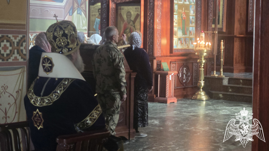 В православный праздник Воздвижения Креста Господнего ивановские росгвардейцы приняли участие в церковном богослужении