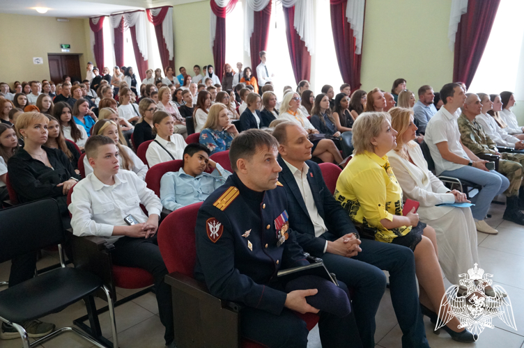 В Иванове сотрудники Росгвардии приняли участие в памятном мероприятии, посвященном Дню солидарности в борьбе с терроризмом