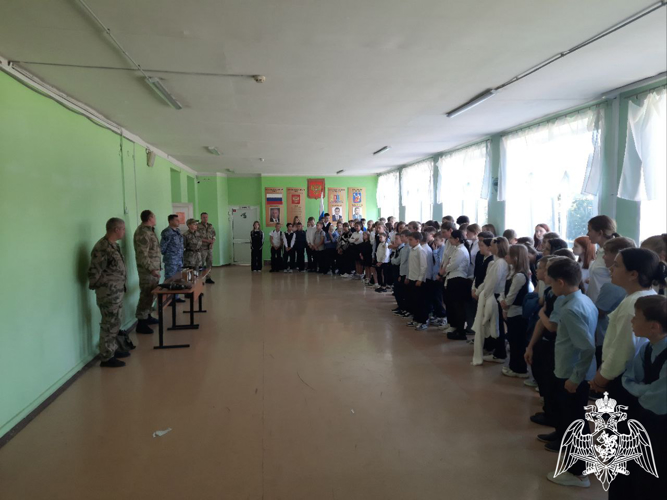 Бойцы ОМОН «Спарта» провели урок мужества для школьников в Иванове