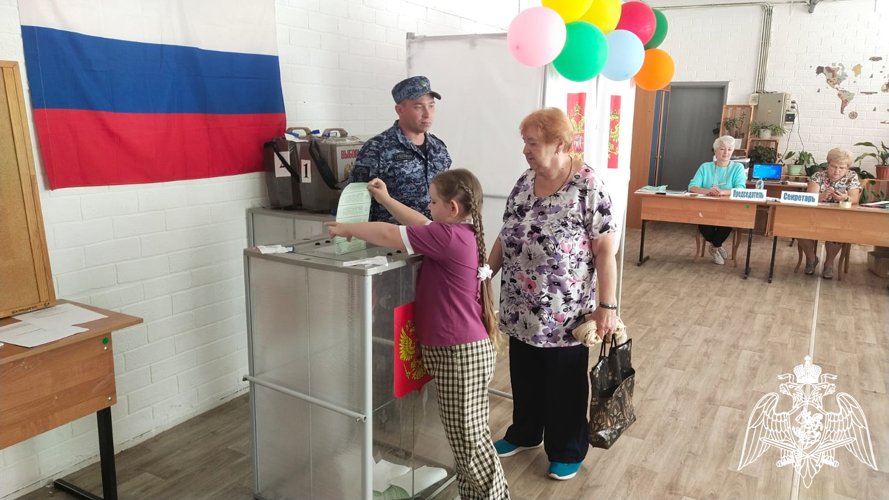 Росгвардейцы обеспечили порядок и безопасность в единый день голосования в Иванове