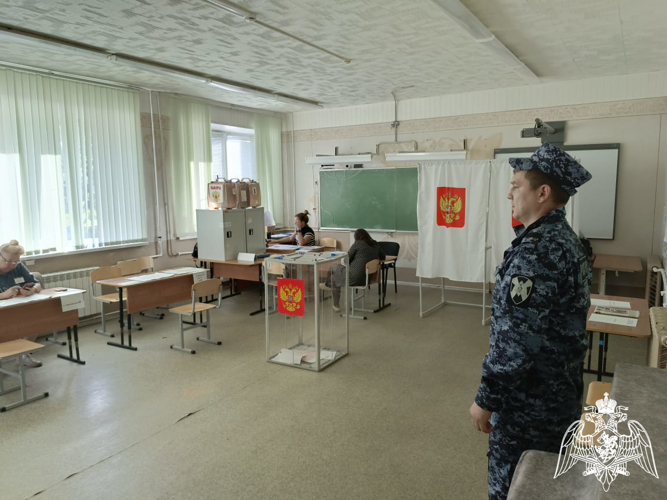 Росгвардейцы обеспечили порядок и безопасность в единый день голосования в Иванове