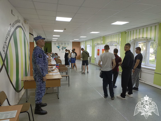 Росгвардейцы обеспечили порядок и безопасность в единый день голосования в Иванове