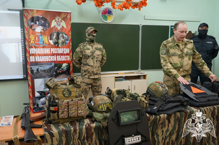 Росгвардейцы познакомили ивановских школьников с военными профессиями