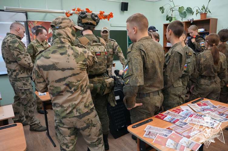 Росгвардейцы познакомили ивановских школьников с военными профессиями