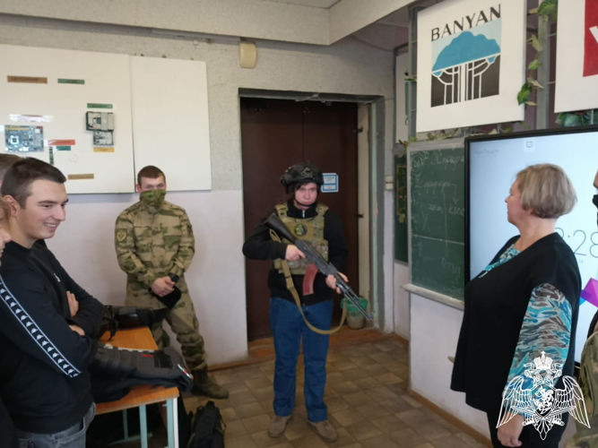 В Иванове бойцы ОМОН «Спарта» рассказали студентам о своей профессии
