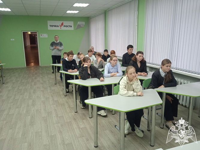 Офицер Росгвардии рассказал школьникам о ведомственных вузах