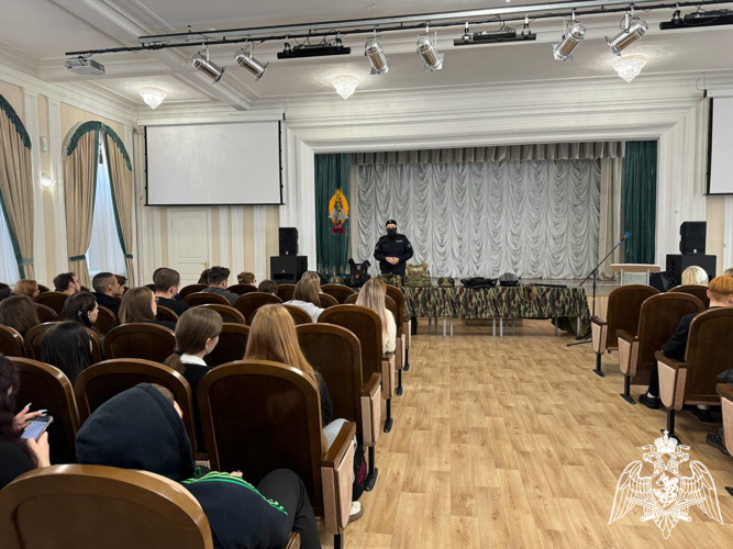 Спецназ Росгвардии провел урок безопасности для ивановских студентов  