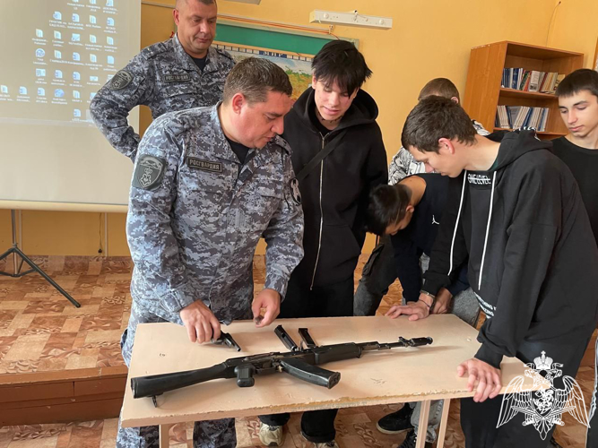 Сотрудники вневедомственной охраны рассказали о возможности поступлении в вузы Росгвардии