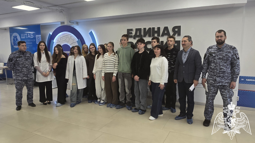 Офицеры Росгвардии провели профориентационную встречу со школьниками в Иванове