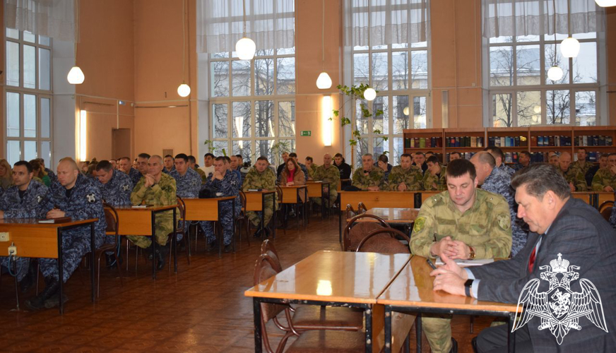 В рамках взаимодействия спикер Российского общества «Знание» провел лекцию для сотрудников Росгвардии в Иванове