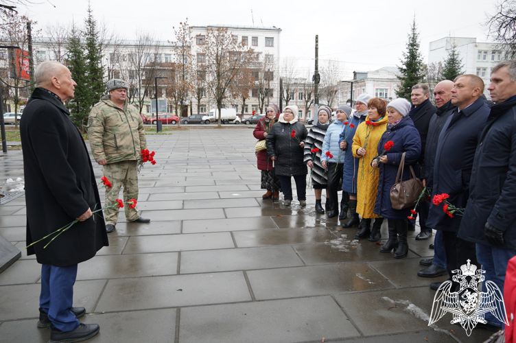 В Иванове росгвардейцы почтили память погибших сотрудников и военнослужащих