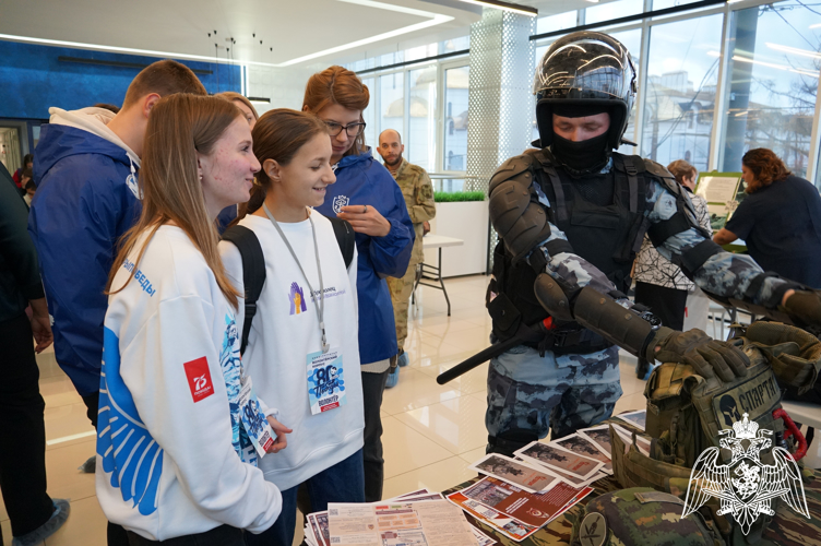 Сотрудники и военнослужащие Росгвардии приняли участие в патриотическом форуме в Иванове