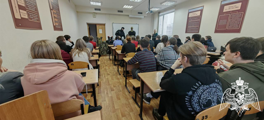 В Иванове офицеры Росгвардии приняли участие в Ярмарке вакансий