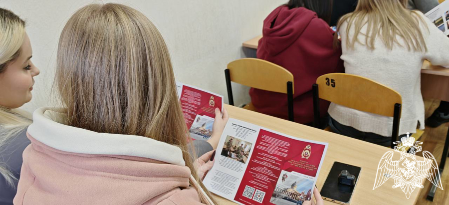 В Иванове офицеры Росгвардии приняли участие в Ярмарке вакансий