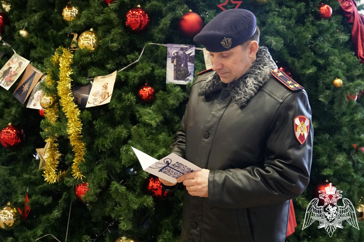 В Иванове росгвардейцы поддержали акцию "Ёлка желаний" и осуществили заветную мечту десятилетней Миланы Федуловиной 