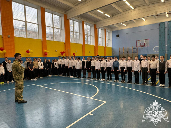 Офицер Росгвардии принял участие в церемонии посвящения школьников в юнармейцы
