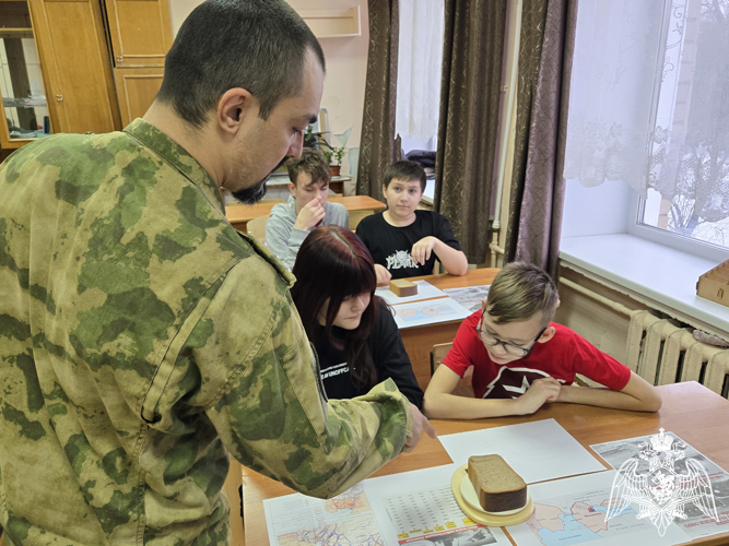В Иванове росгвардейцы рассказали кадетам о блокаде Ленинграда