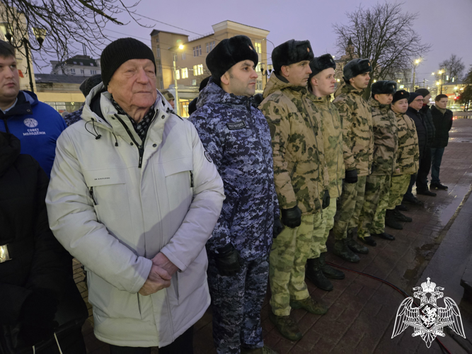 В Иванове Росгвардейцы приняли участие в акции «900 свечей» в память о жителях блокадного Ленинграда