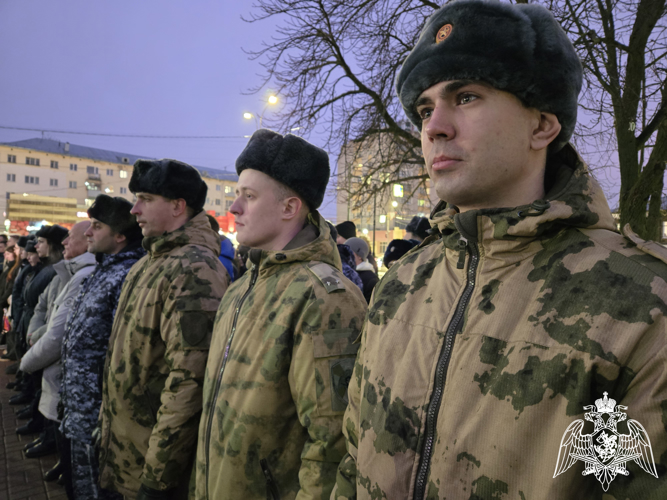 В Иванове Росгвардейцы приняли участие в акции «900 свечей» в память о жителях блокадного Ленинграда
