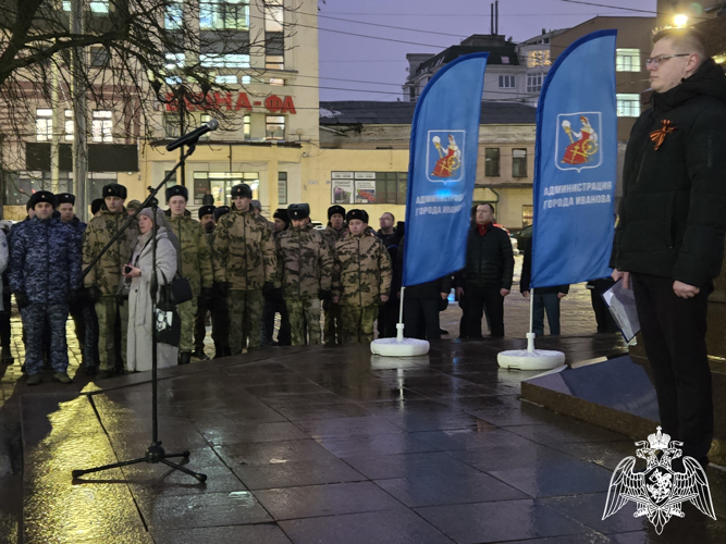 В Иванове Росгвардейцы приняли участие в акции «900 свечей» в память о жителях блокадного Ленинграда