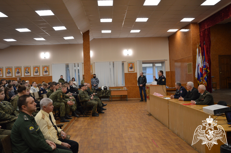 Росгвардейцы познакомили ивановскую молодежь с военными профессиями