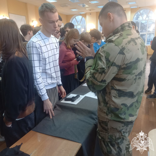 Росгвардейцы провели «Урок Мужества», посвященный Сталинградской битве для ивановских школьников